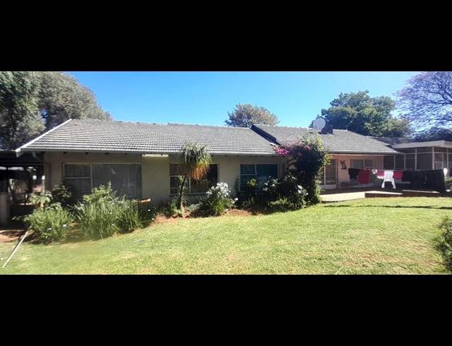 6 BEDROOM HOUSE FOR SALE IN PARKHILL GARDENS